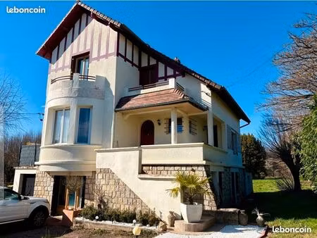 maison en pierre rénovée 200 m² – terrain 1700 m² – terrasse 80 m² –