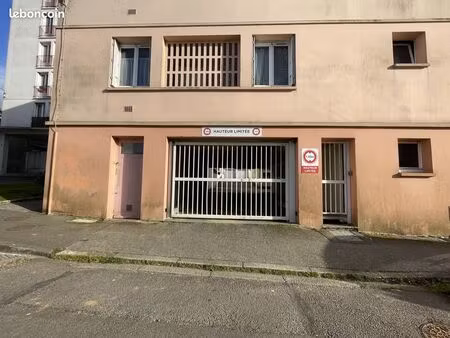 parking/box 1 pièce 13 m²