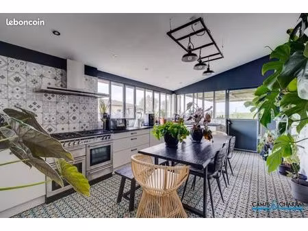 maison 7 pièces 211 m²