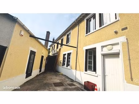 immeuble de bureaux + hangar