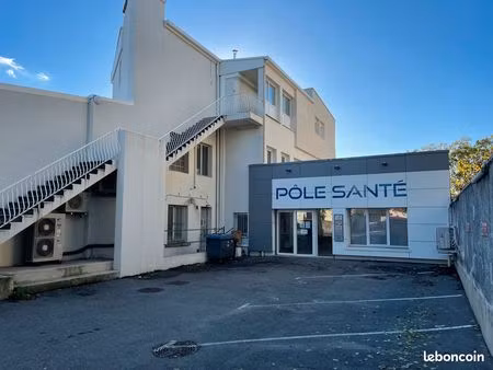 local 200m2 bureaux  parking