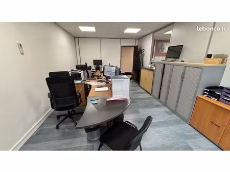 local professionnel 96 m² – bureaux + atelier – disponible