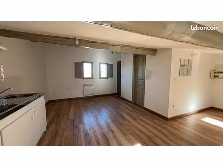 studio à louer centre historique pézenas