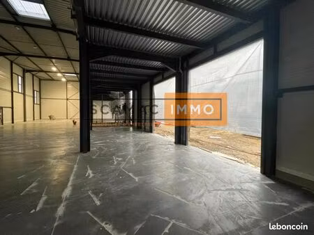 local d'activité 900 m²