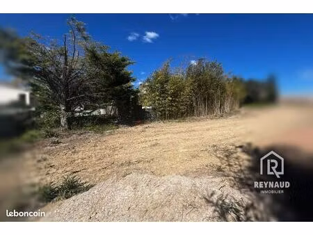 terrain 300 m² nébian