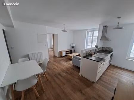 t2 meublé hyper centre 1er étage