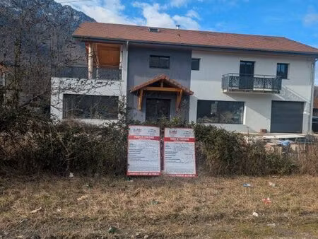 bureaux 251 m² et logement 170 m²