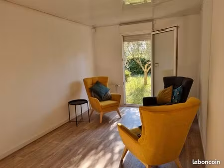 cabinet 17 m² lumineux – ouverture sur extérieur (vue jardin) – les angles