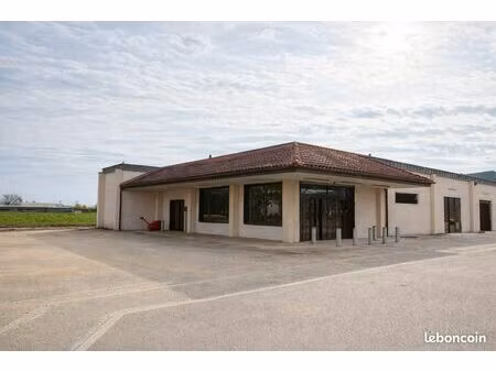 local commercial à louer – 65 m² – zone commerciale agora des pyrénées