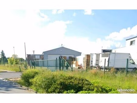 local 259 m² souvigné