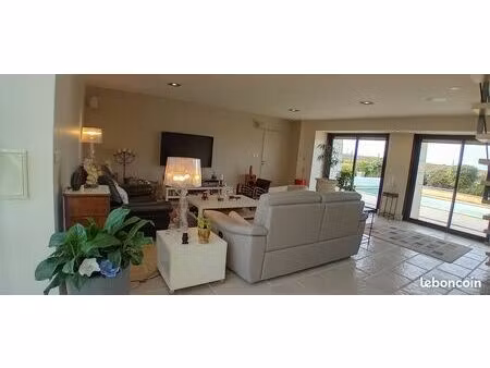propriété 7 pièces 235 m²