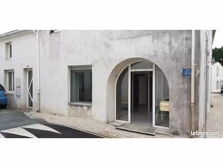 local commercial le gua