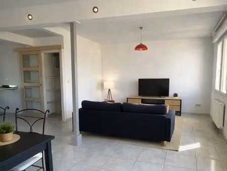 grand t2 meublé 52m² – étage élevé  vue dégagée + parking – résidence avec ascenseur