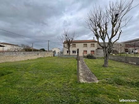 maison 6 pièces 150 m2 neuvicq le château