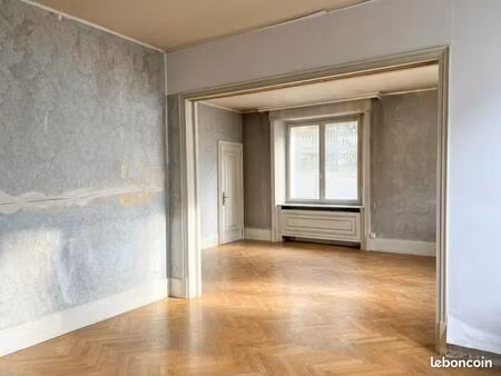 grand t3 – fort potentiel à rénover au centre ville de morez