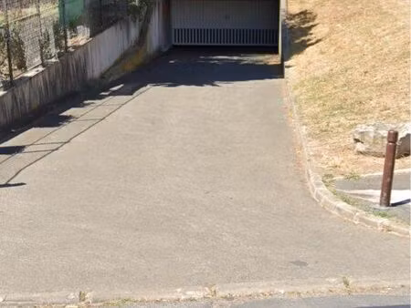 place de parking sécurisé