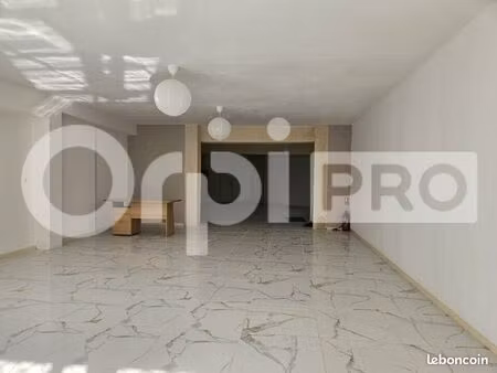 local commercial 102 m²