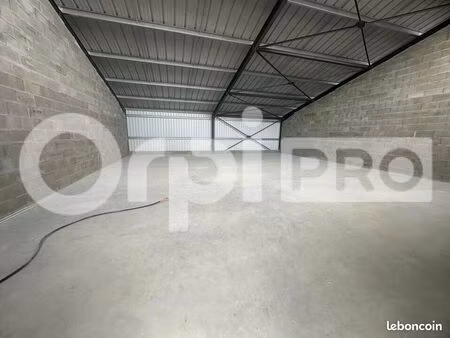 local d'activité 164 m²