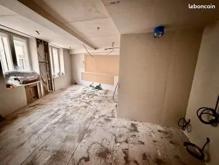 ? t2 rénové avec garage et cave – la fouillouse (42 480)