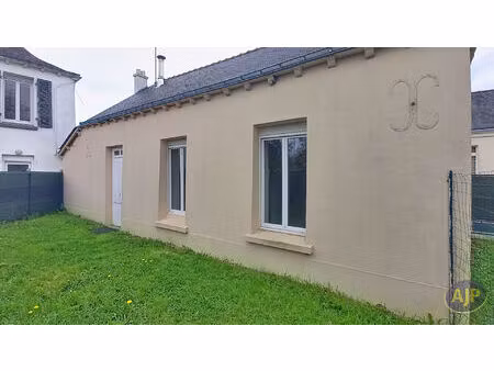 isse : centre bourg - plain-pied 55 m²