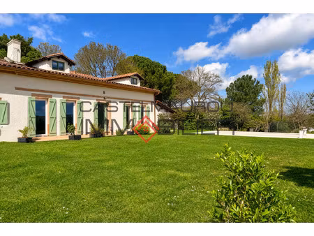 lauragaise de 260 m2 sur 2500 m2 de parcelle