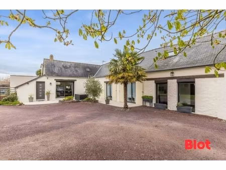 a vendre chez blot à chavagne proche centre longère de 149m² 4 chs sur 975m2 de terrain