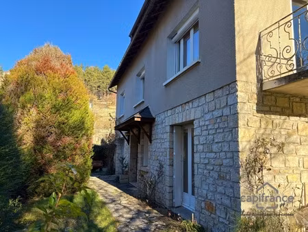 maison familiale avec jardin et piscine