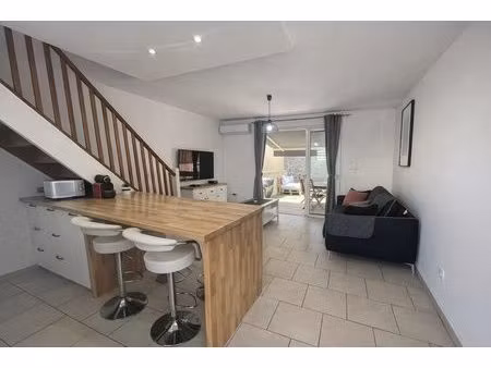 maison mitoyenne t2 meublée en duplex – saint-leu