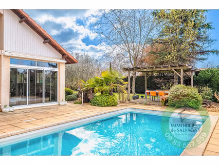 a vendre villa familiale en excellent état avec piscine chau