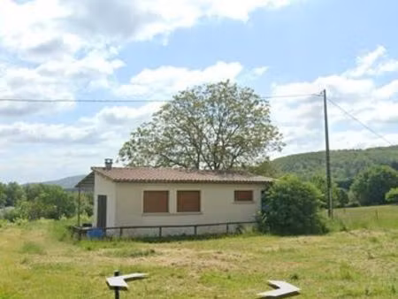 terrain avec bâtiment