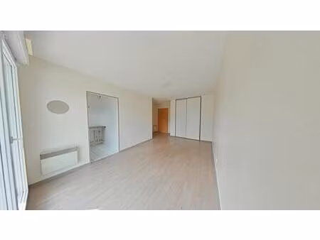 studio avec balcon et parking - levée de la loire  la riche