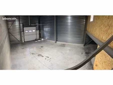 ◊ local artisan / dépôt 116 m² – porte sectionnelle – 540 ht – charges non comprises – dis