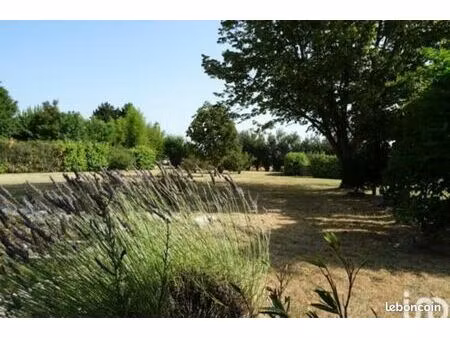 terrain 1 933 m² revel