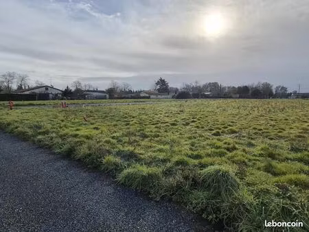 terrain 600 m² coutras