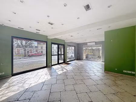 local commercial visibilité premium & emplacement stratég