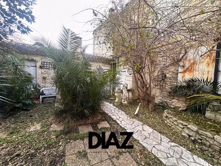 maison de village avec local commercial centre de caissarg