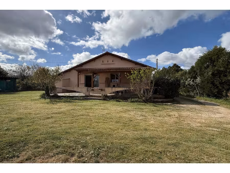 maison de plain pied proche commodités à montayral