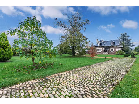 demeure de style anglo normand avec piscine et parc arboré