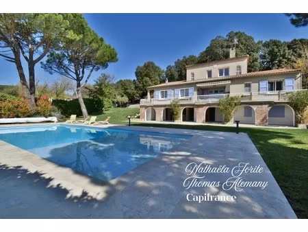 peyruis (04) villa de 247 m2 avec piscine édifiée sur une parcelle de 2400 m2