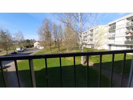 t3 lumineux avec balcon