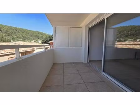 a louer - sollies pont type 2 avec terrasse et parking