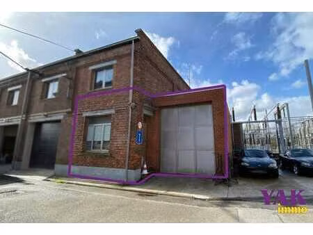 entrepôt avec bureau