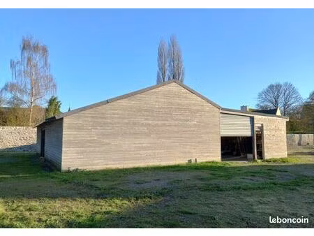 local 240 m² parigné