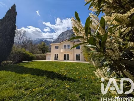 villa 6 pièces 140 m²