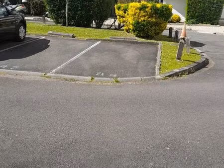 à vendre – place de parking sécurisée au bouscat