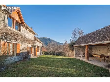 maison 6 pièces 234 m²