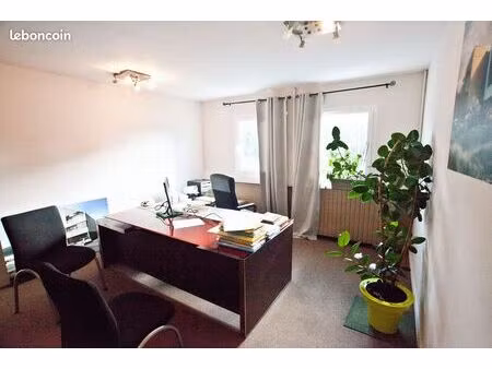 a louer très bel ensemble de 3 bureaux + accueil