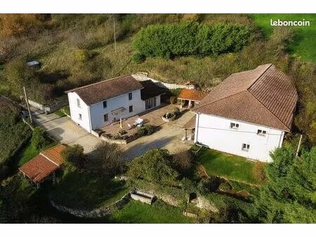 deux maisons totalement indépendantes