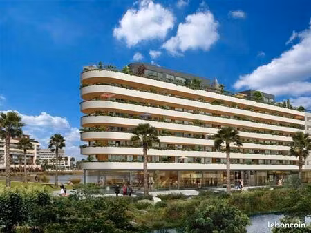 local commercial port mariane