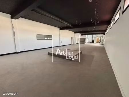 local bureaux 1 115 m²